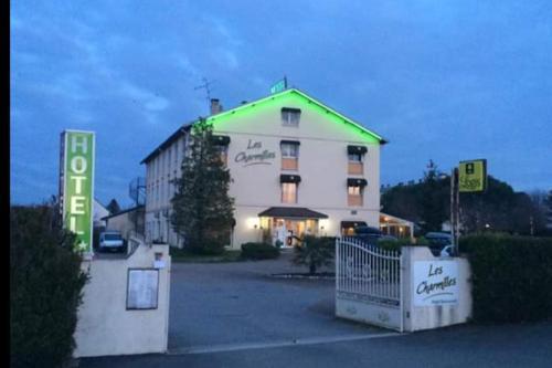 Logis Les Charmilles Chalon-Sur-Saone Sud Hotel Lux ภายนอก รูปภาพ