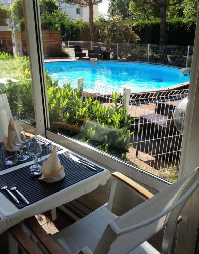 Logis Les Charmilles Chalon-Sur-Saone Sud Hotel Lux ภายนอก รูปภาพ