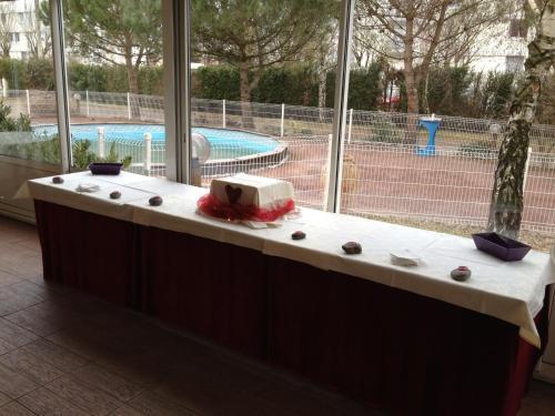 Logis Les Charmilles Chalon-Sur-Saone Sud Hotel Lux ภายนอก รูปภาพ