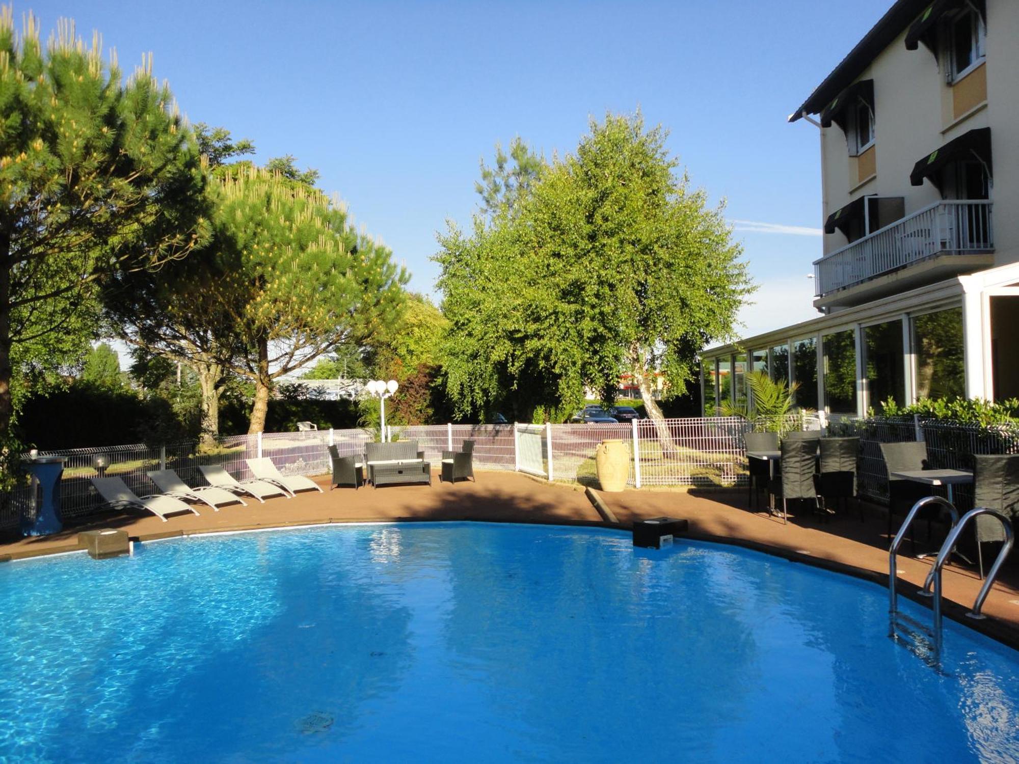Logis Les Charmilles Chalon-Sur-Saone Sud Hotel Lux ภายนอก รูปภาพ