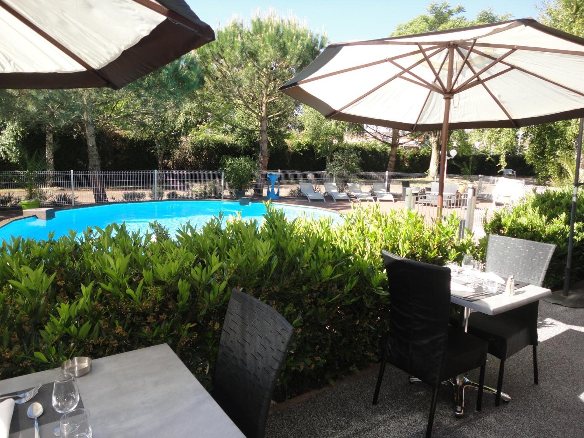 Logis Les Charmilles Chalon-Sur-Saone Sud Hotel Lux ภายนอก รูปภาพ