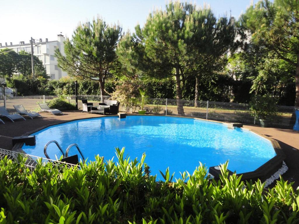 Logis Les Charmilles Chalon-Sur-Saone Sud Hotel Lux ภายนอก รูปภาพ
